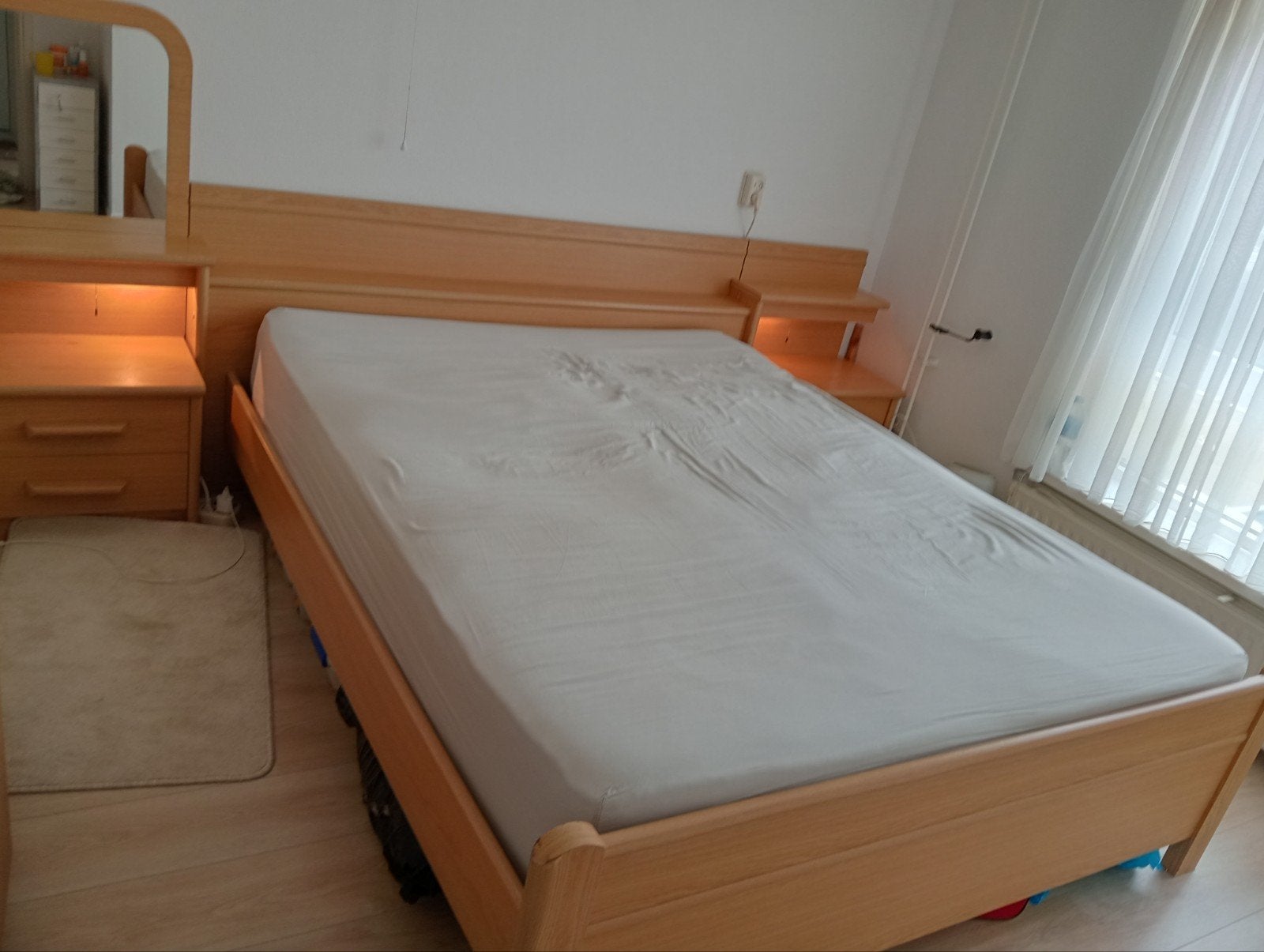 2 persoons bed met nachtkastjes, spiegel en verlichting, Ophalen, Gebruikt, Tweepersoons