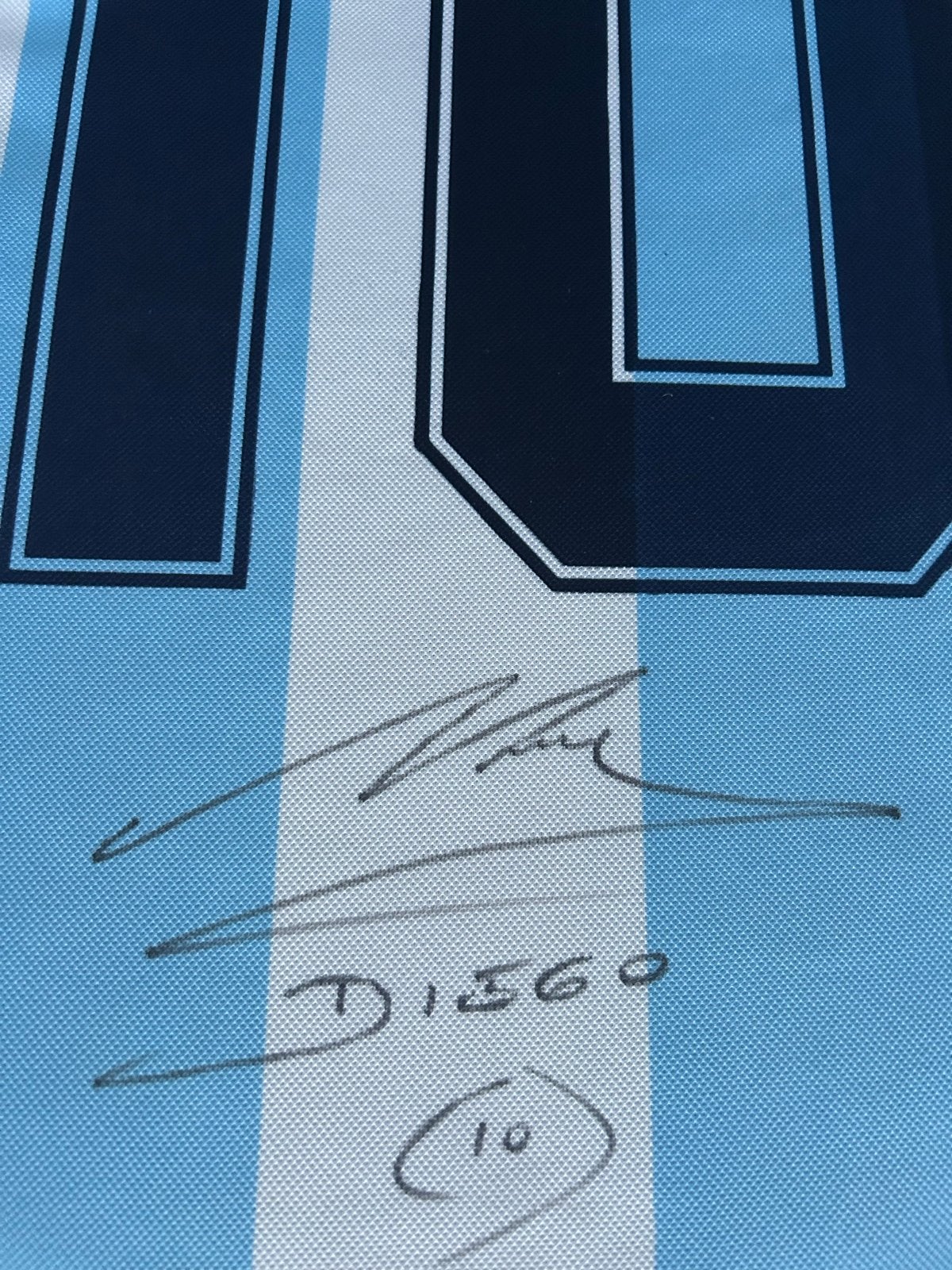 Ingelijst gesigneerd Maradona Argentinië WK 86 shirt, Verzamelen, Sportartikelen en Voetbal, Ophalen of Verzenden, Zo goed als nieuw