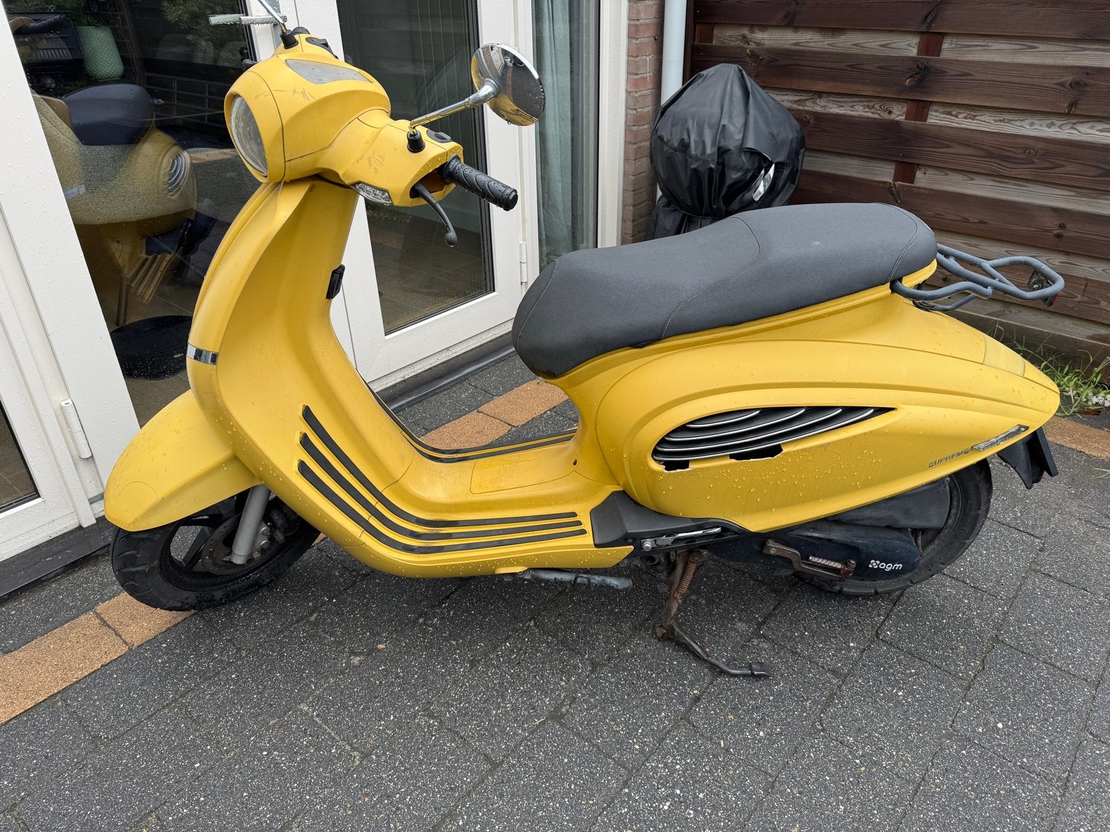 Scooter AGM - Opknapper met schade, start niet altijd, Ophalen, Gebruikt, Benzine
