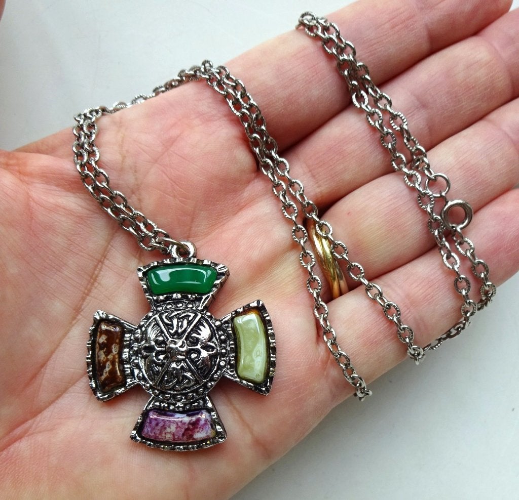 Jaren '70 verzilverde tin Keltische hanger + ketting, Ophalen of Verzenden, Overige materialen, Ketting