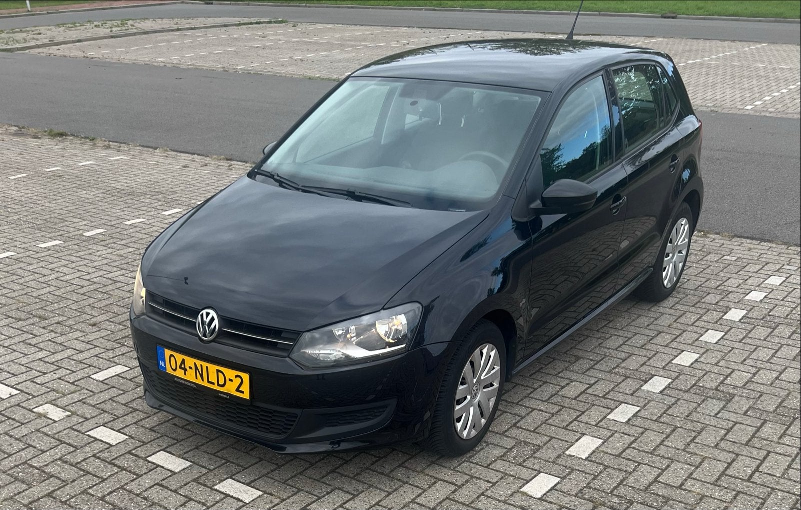Volkswagen Polo 1.4 16V 63KW 2010 Zwart, Voorwielaandrijving, 970 kg, 40 €/maand, 4 cilinders