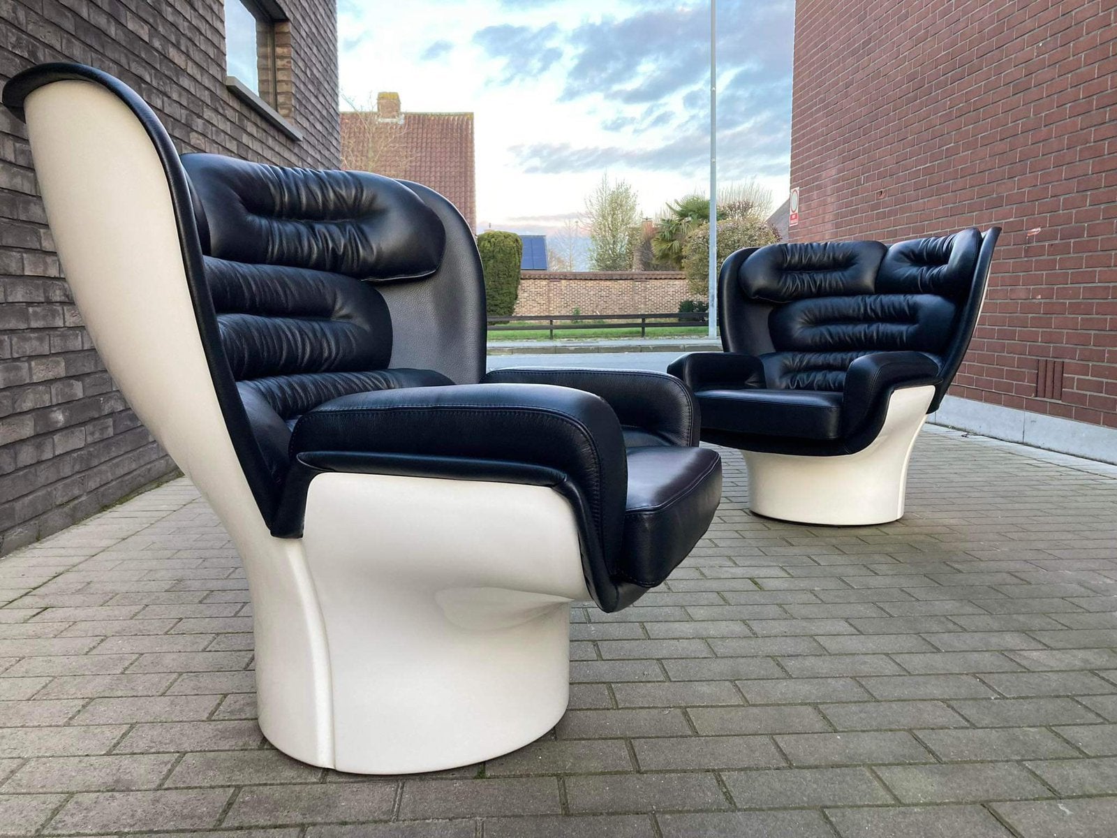 2x Joe Colombo Elda Chair Black leather, White fiberglass, Ophalen of Verzenden, Cassina sede edra ligne roset togo vitra knoll swan egg leolux