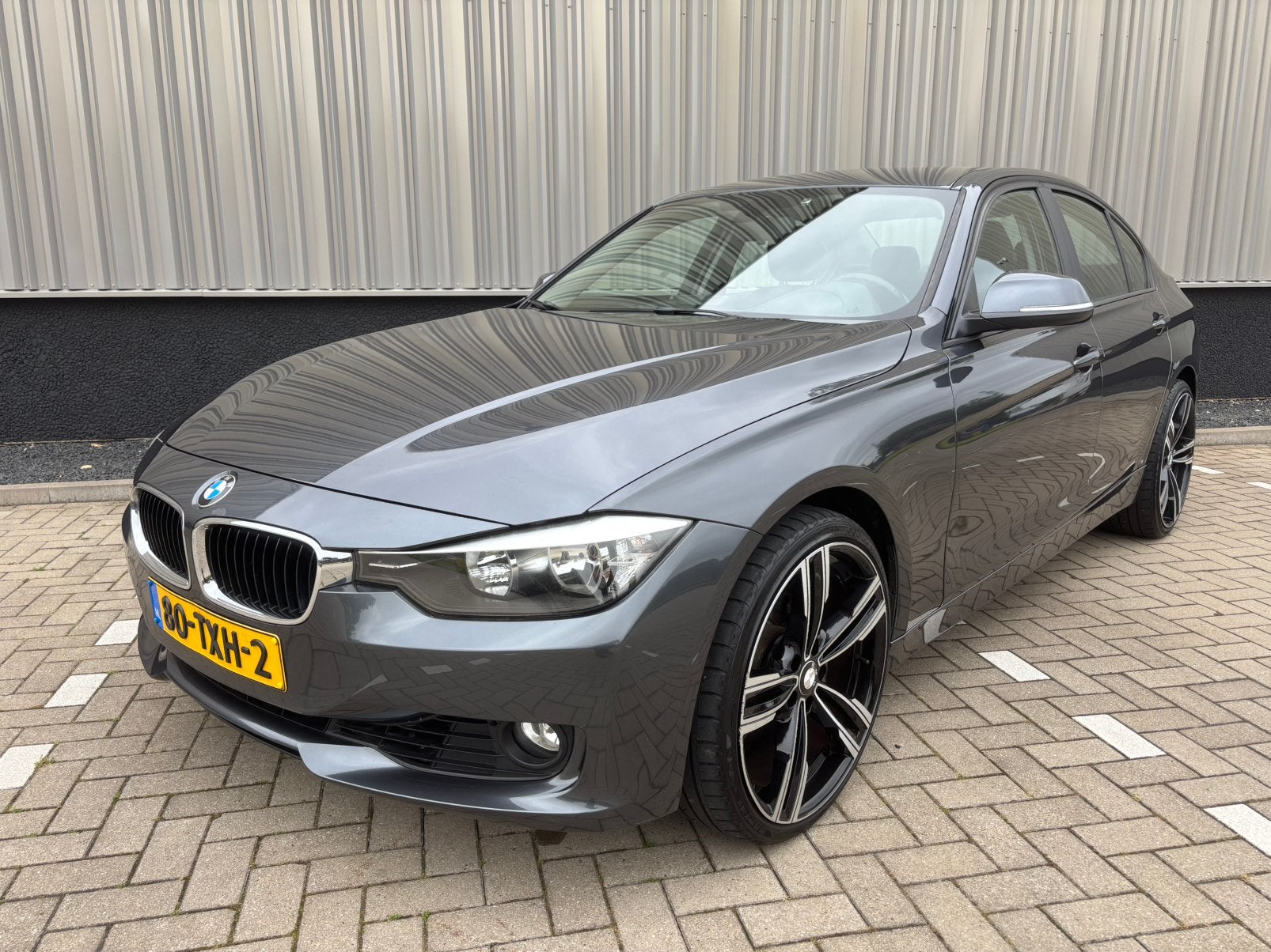 BMW 320i High Executive  /Xenon/Trekhaak/Navi/, Auto's, BMW, Euro 6, 4 cilinders, Origineel Nederlands, Grijs