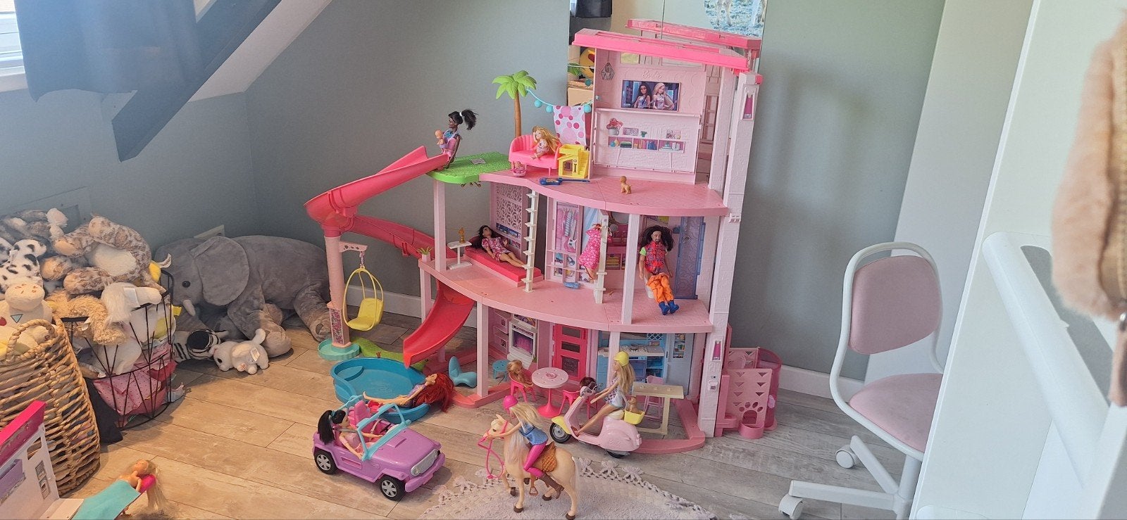 Grote Barbie set met huis, auto, scooter en meer, Ophalen, Zo goed als nieuw, Barbie