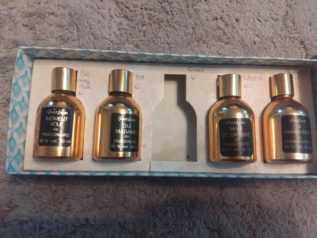 Vintage parfum restant in flesjes sommige voller dan ander, Ophalen of Verzenden