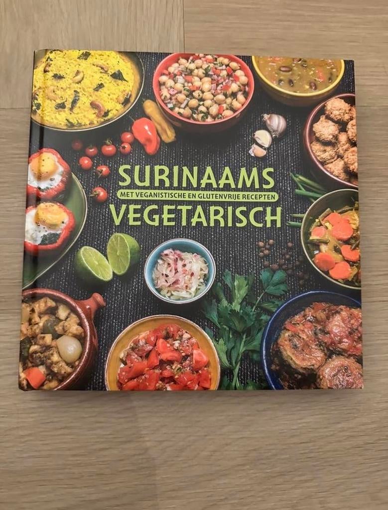 Surinaams vegetarisch kookboek, Boeken, Kookboeken, Ophalen of Verzenden, Zo goed als nieuw, Overige gebieden, Vegetarisch