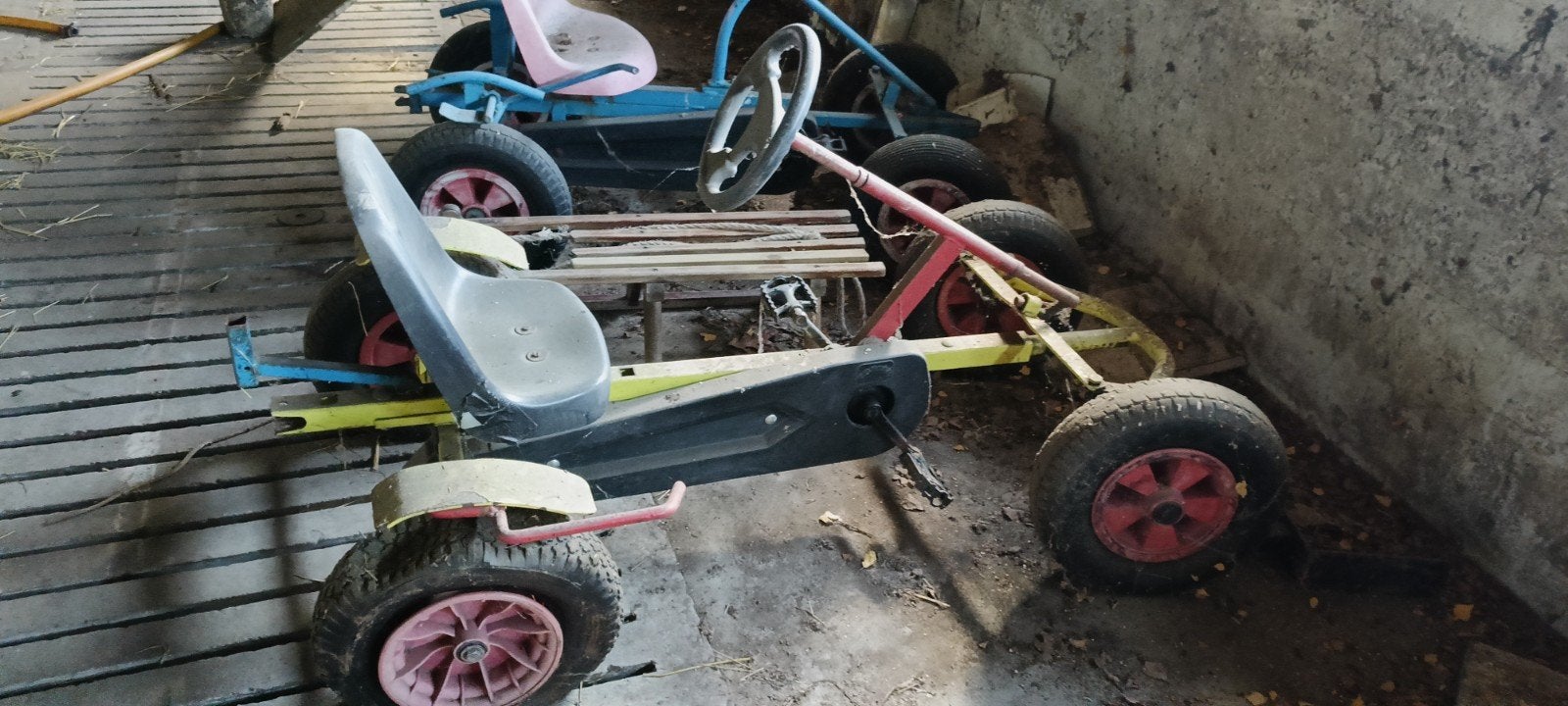 2 skelters en karretje ook los te koop, Ophalen, Gebruikt, Berg