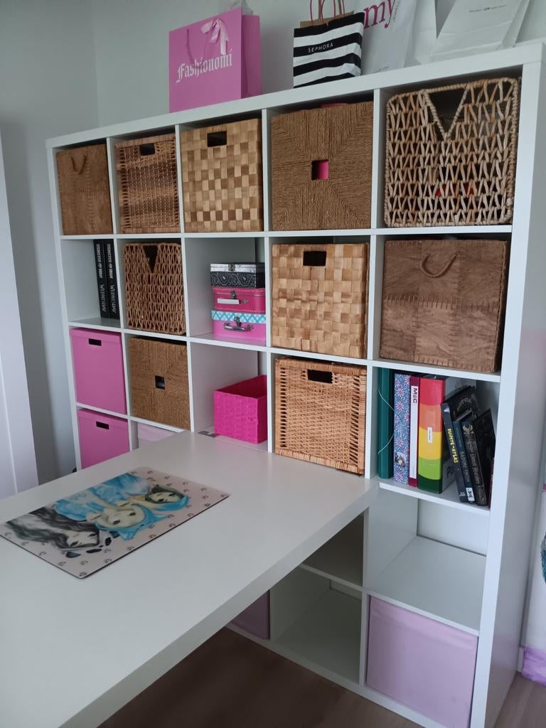 Kallax boekenkast wit met bureau. Dozen / manden ook erbij, Ophalen, 50 tot 100 cm, Zo goed als nieuw, Minder dan 100 cm