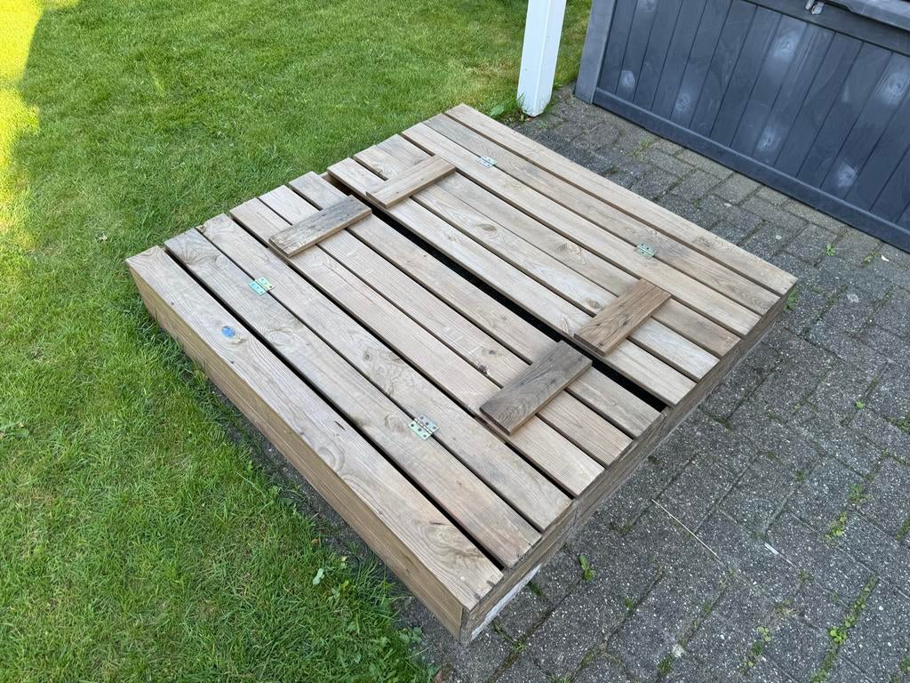 Zandbak met opklapbare bankjes en afdekfunctie, Ophalen, Gebruikt