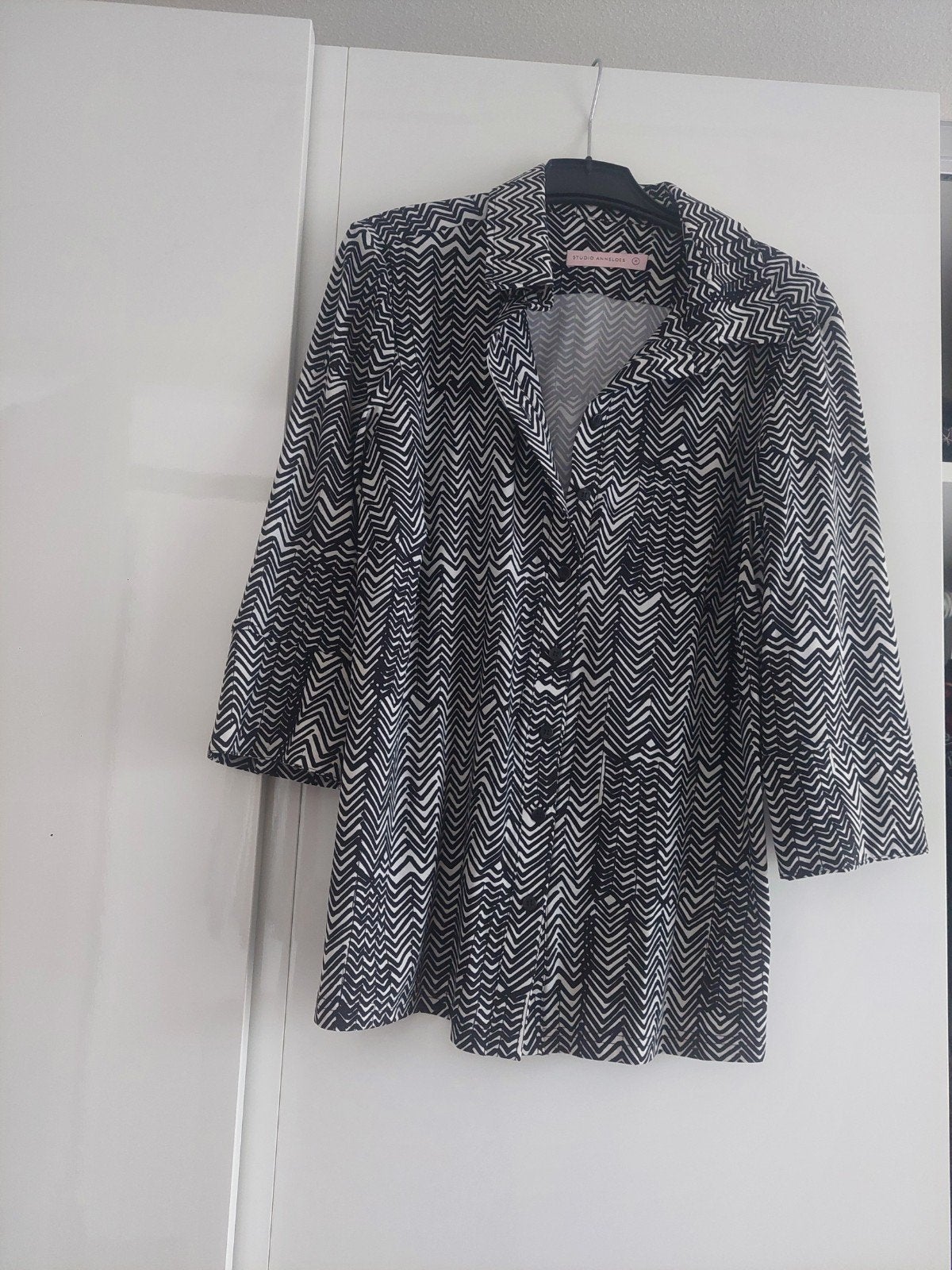 Studio Anneloes blouse met zigzagprint - Maat M, Studio Anneloes, Zwart, Zo goed als nieuw, Ophalen