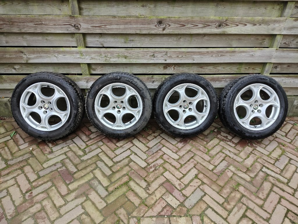 Alfa Romeo 2 sets velgen + winterbanden voor GT/156, Auto-onderdelen, Ophalen, Gebruikt, 16 inch, Banden en Velgen