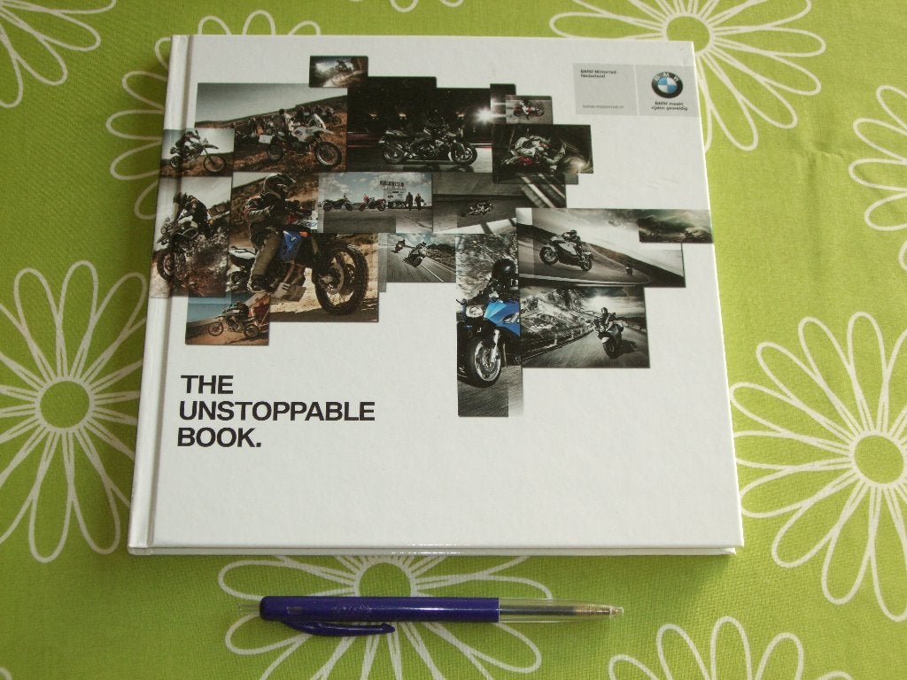 BMW - the unstoppable book - 2011, Ophalen of Verzenden, Zo goed als nieuw, Motoren