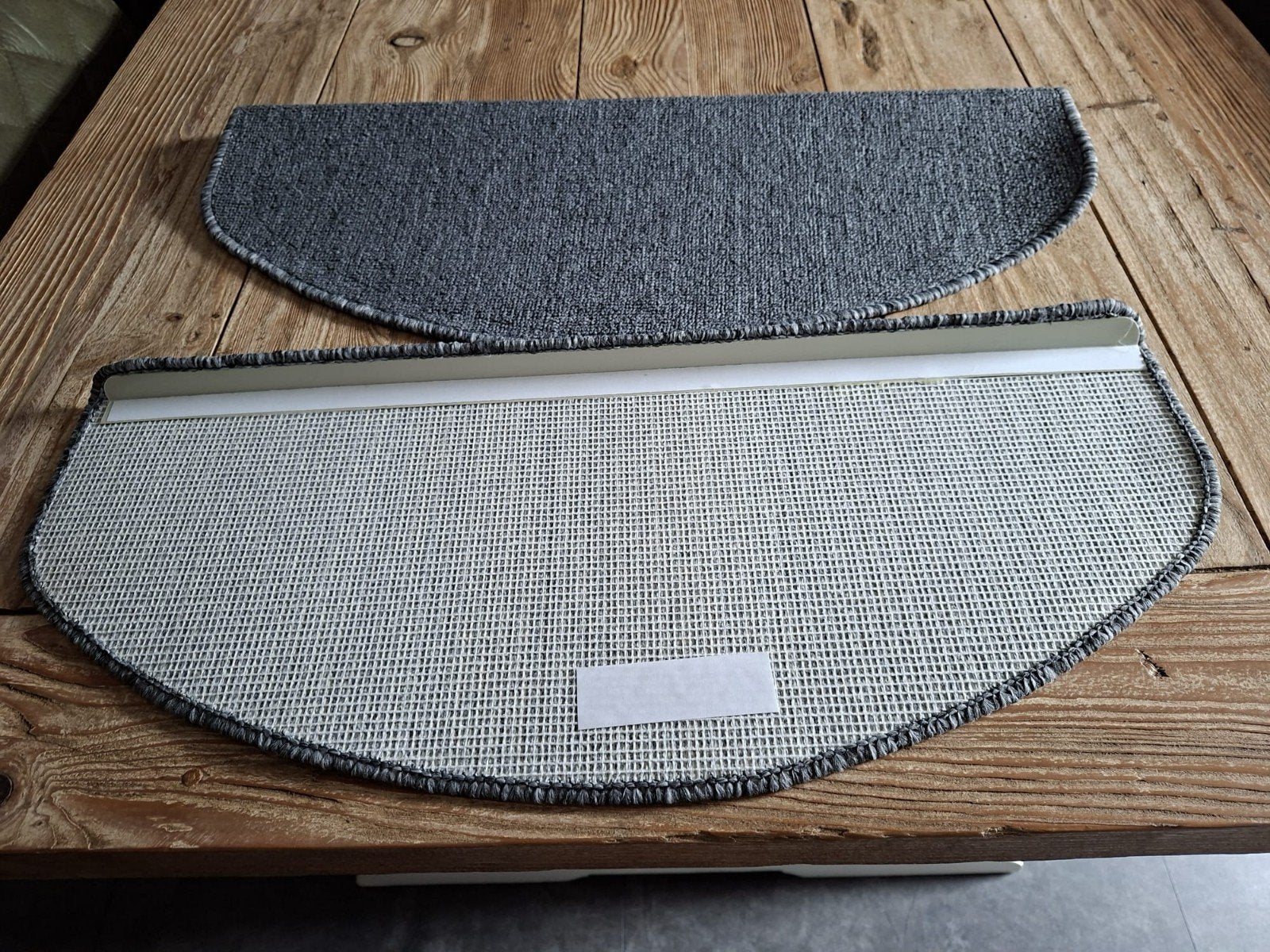 Grijze halvemaan trapmatten, Huis en Inrichting, Stoffering | Tapijten en Kleden, Minder dan 50 cm, Gebruikt, Minder dan 50 cm