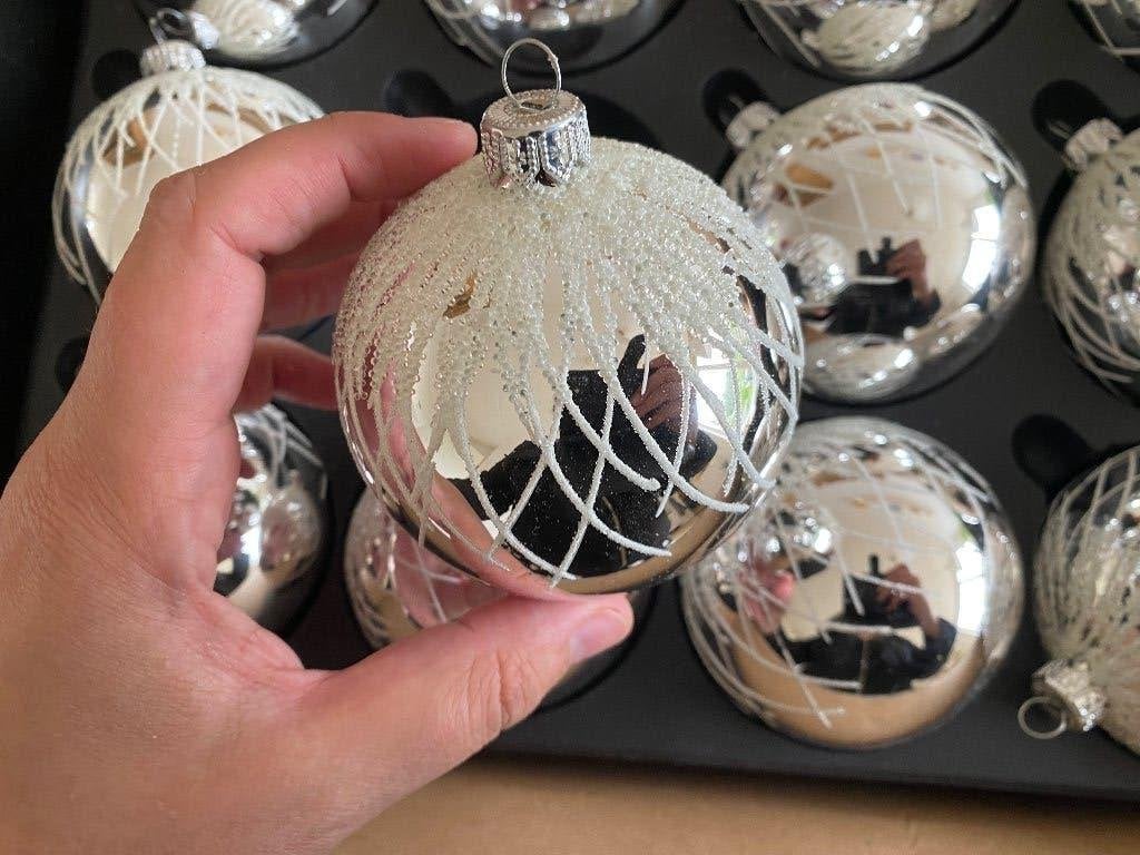 Kerst 12 x Glas zilver dikke sneeuw Kerstballen in doos zgan, Diversen, Kerst, Ophalen of Verzenden, Zo goed als nieuw