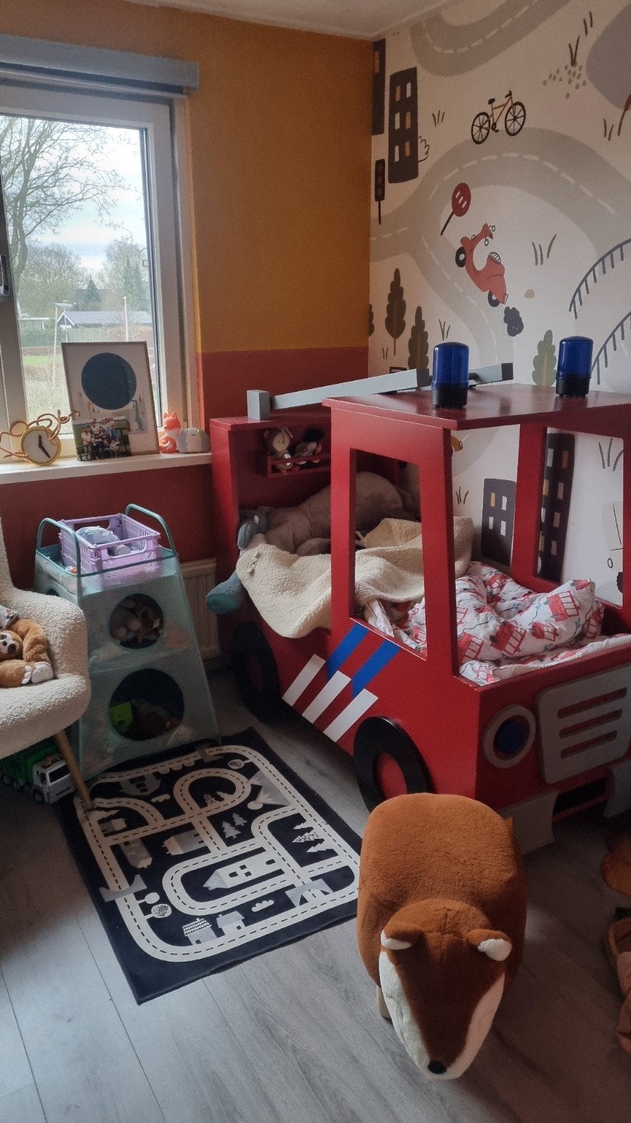 Peuterbed brandweerauto met zwaailichten, Ophalen, 190 cm of minder, Zo goed als nieuw, Brandweer