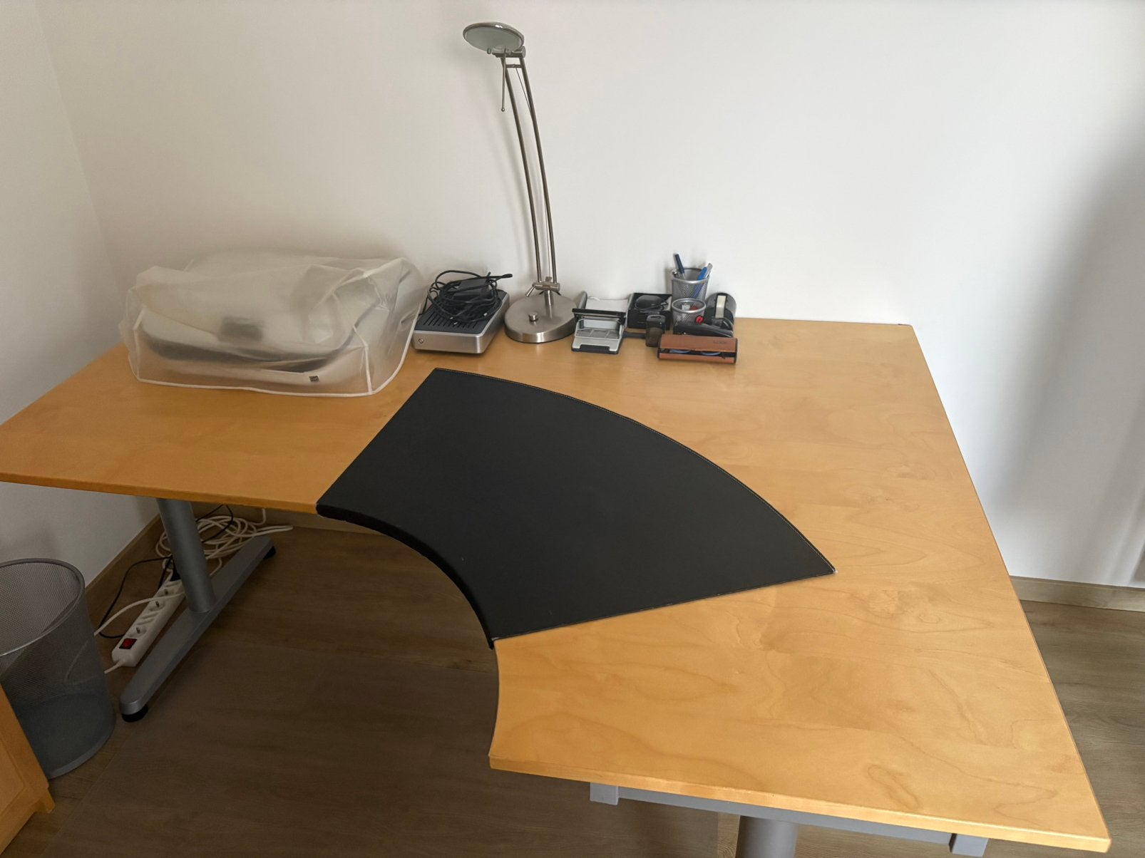 Hoekbureau in hoogte verstelbaar, Huis en Inrichting, Bureaus, Ophalen, In hoogte verstelbaar, Gebruikt, Hoekbureau