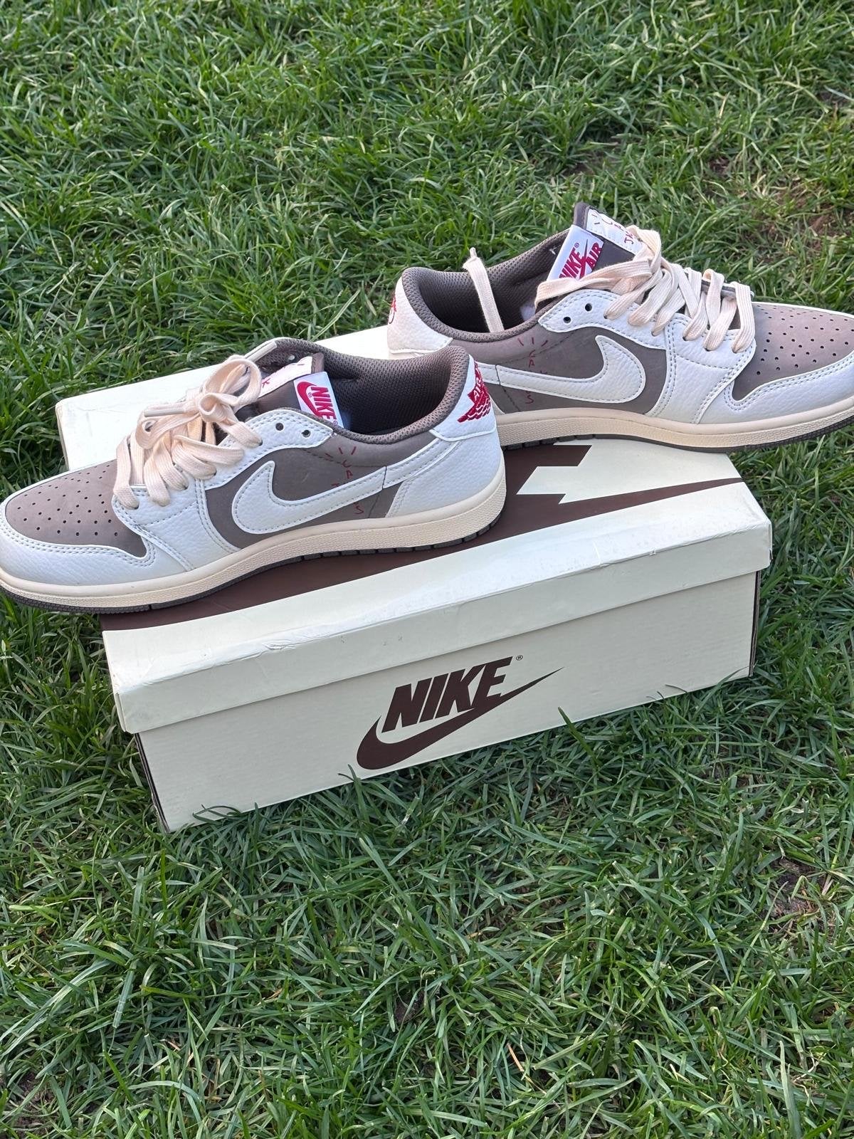 Nike Air Jordan 1 Low Travis Scott Reverse Mocha, Kleding | Heren, Ophalen of Verzenden, Zo goed als nieuw, Bruin, Sneakers of Gympen