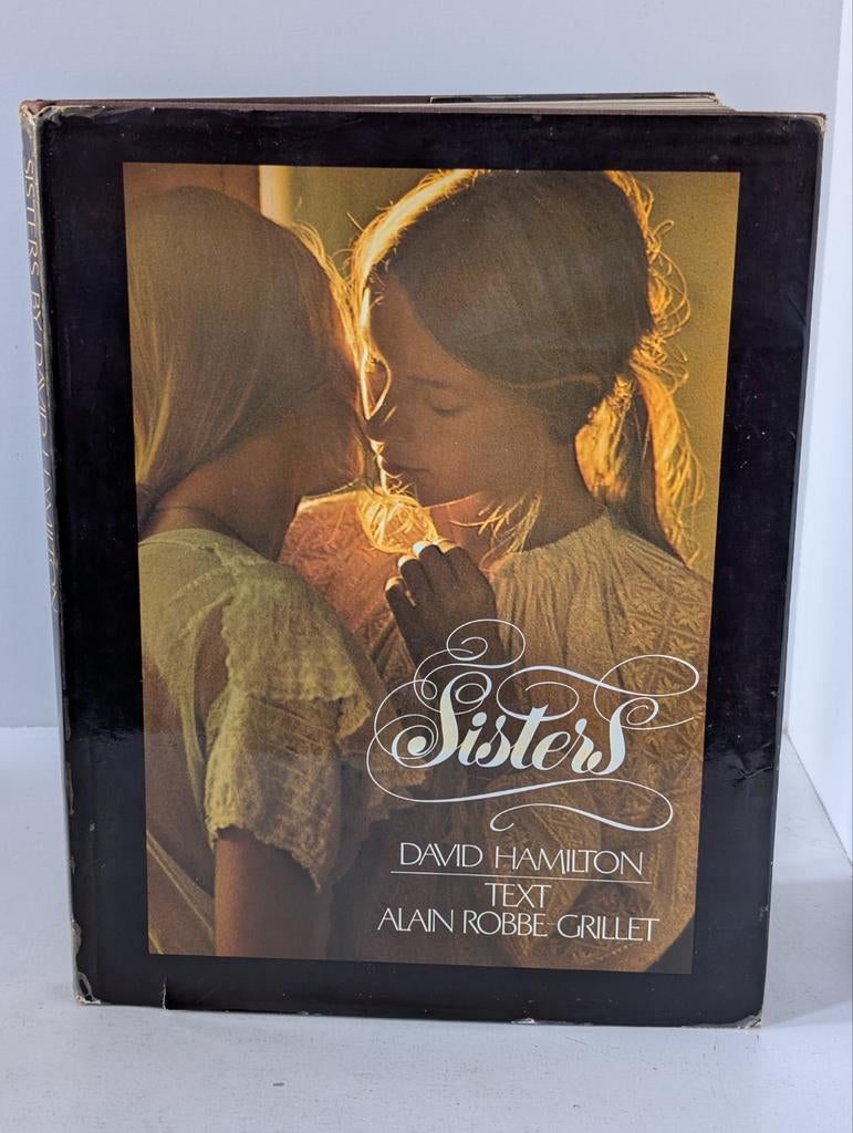 David Hamilton Alain Robbe-Grillet Sisters Hardcover 1973, Boeken, Verzenden, David Hamilton, Gelezen, Fotografen