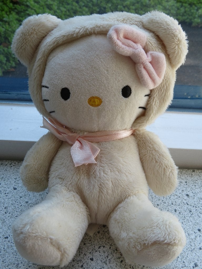Poes Hello Kitty van H&M merk Sanrio in poezenpak, Overige merken, Wasbaar, Ophalen of Verzenden, Zo goed als nieuw