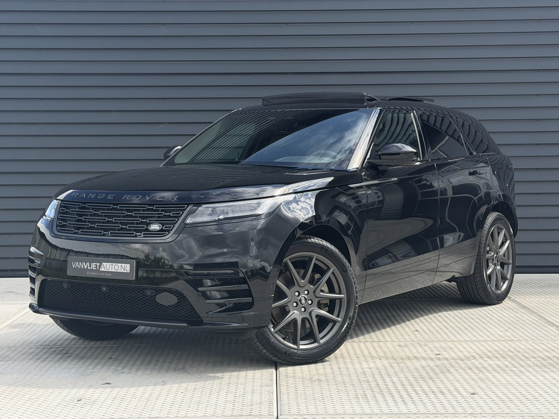 Land Rover Range Rover Velar 2.0 P400e Dynamic SE | Panorama, Auto's, Automaat, Gebruikt, 2000 kg, Zwart