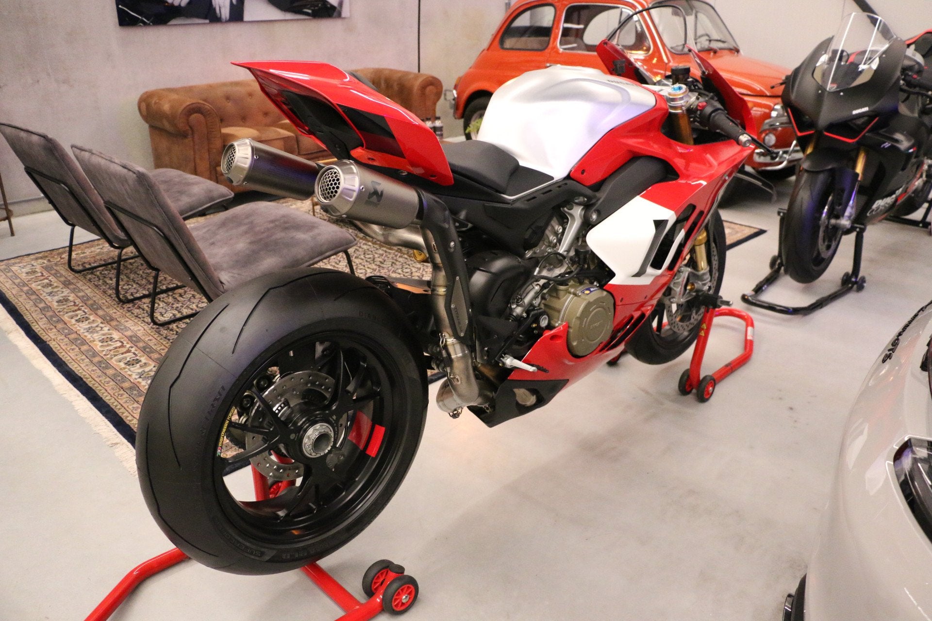 Ducati Panigale V4 R | 3KM Brand New | Akrapovic | BTW |, Info@denengelsenexclusive.eu, Den Engelsen Exclusive B.V., Mastbos 40
5531MX  BLADEL, NL
