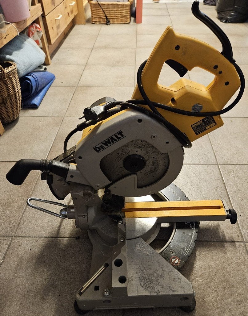 DeWalt DW707 Afkort- en Verstekzaag, Ophalen, De Walt, Zo goed als nieuw, Afkortzaag