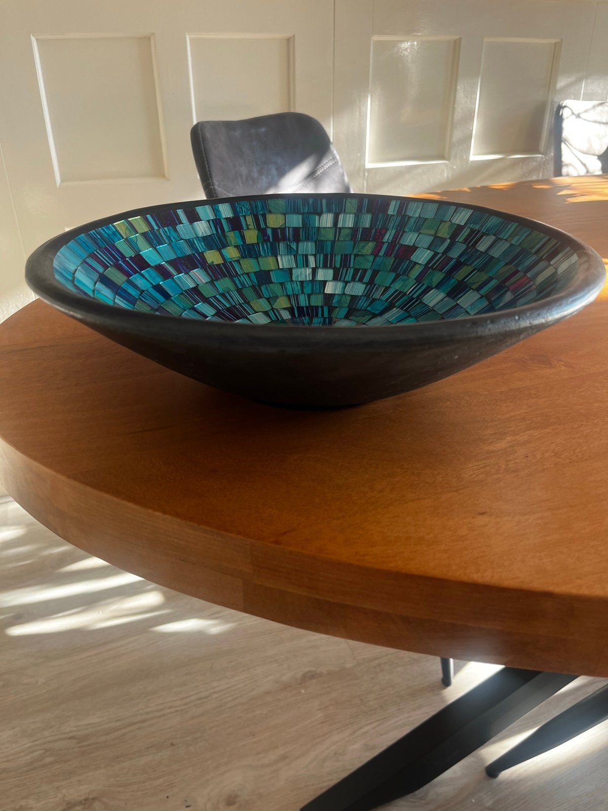 Decoratieve schaal met mozaïek in blauw-groen tinten, Overige materialen, Schaal, Rond, Ophalen of Verzenden