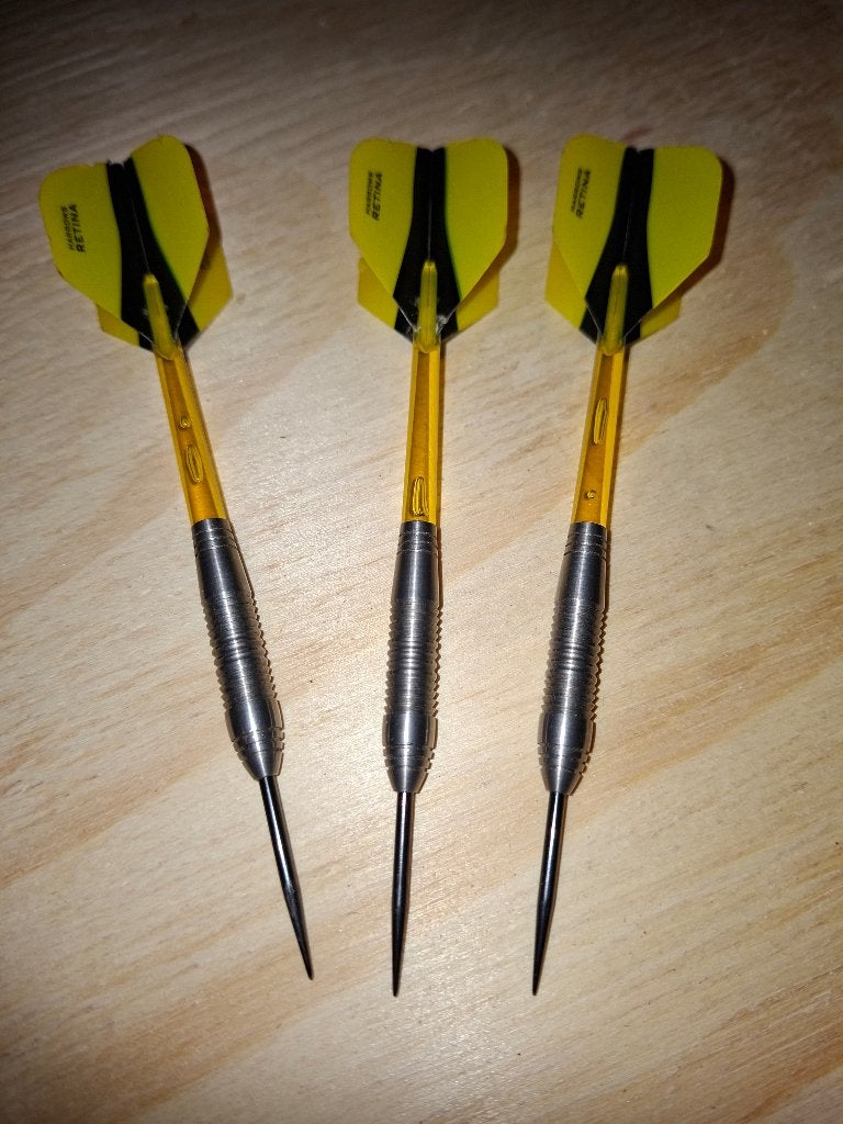 Set van 3 Darts met Gele Flights, Ophalen of Verzenden, Gebruikt, Pijlen