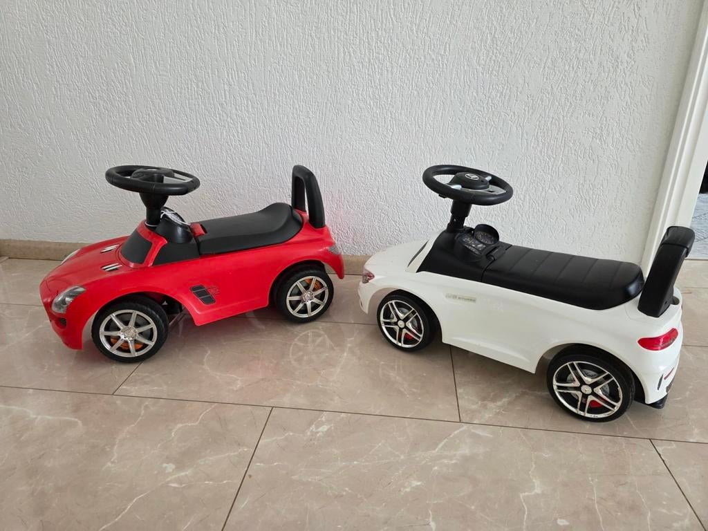 Twee loopauto's, rood en wit, Ophalen of Verzenden