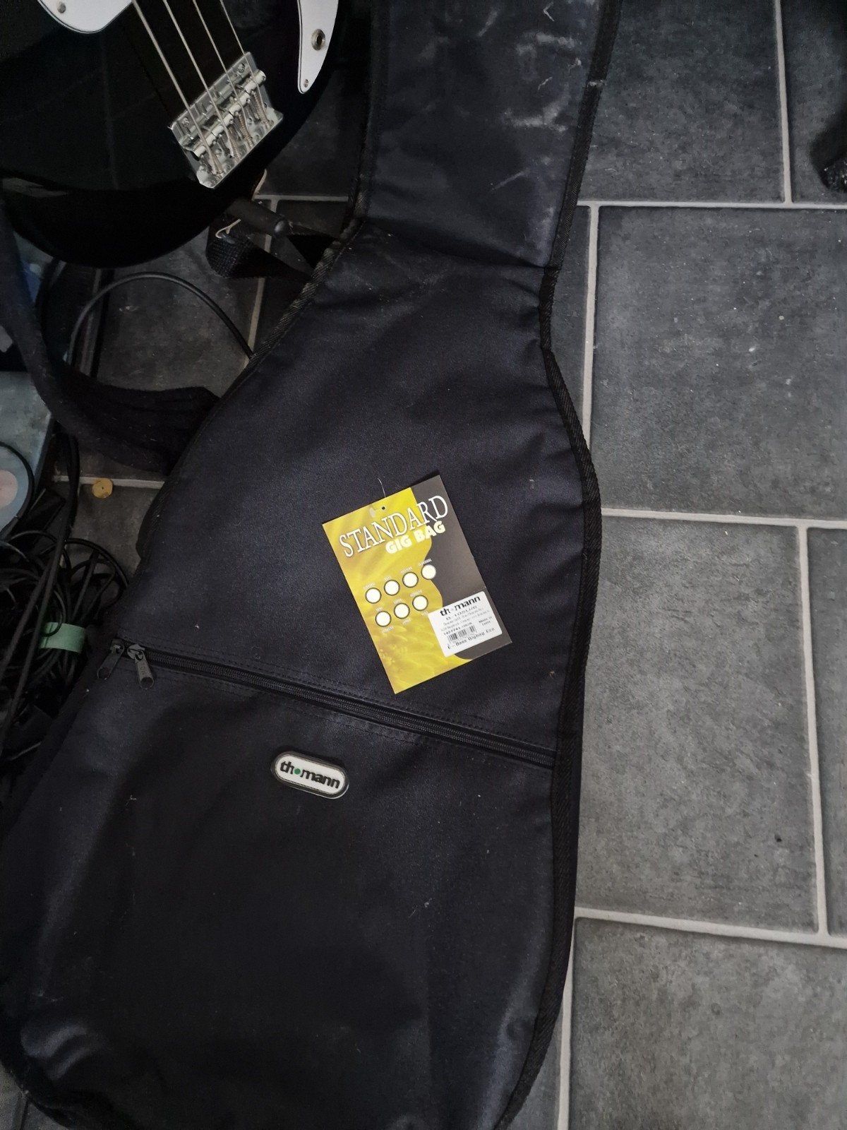 bas gitaar, Ophalen, Zo goed als nieuw