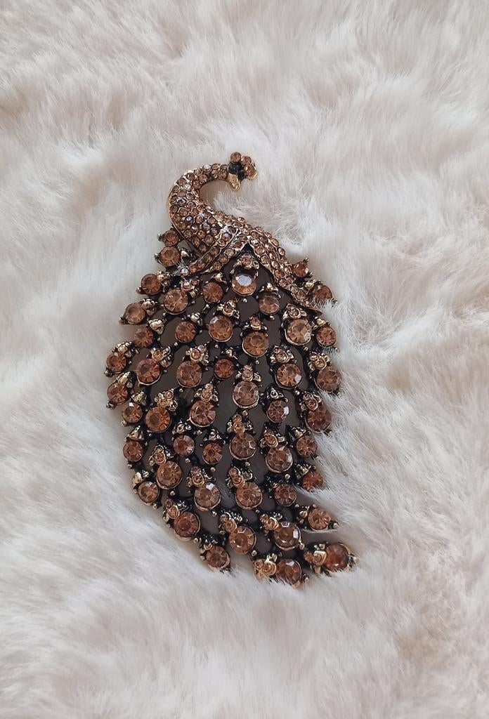 Prachtige Pauwen Broche met Glanzende Strass Steentjes, Overige materialen, Nieuw, Ophalen of Verzenden, Goud