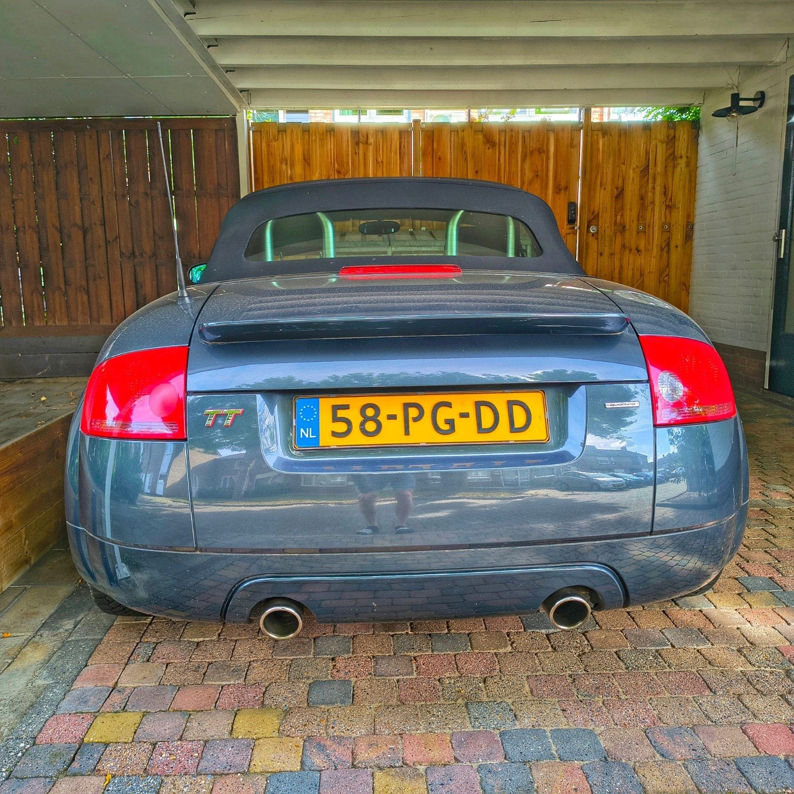 Audi TT 1.8 T Roadster Quattro 165KW 2004 Grijs, Auto's, 4 cilinders, Cabriolet, ABS, Handgeschakeld