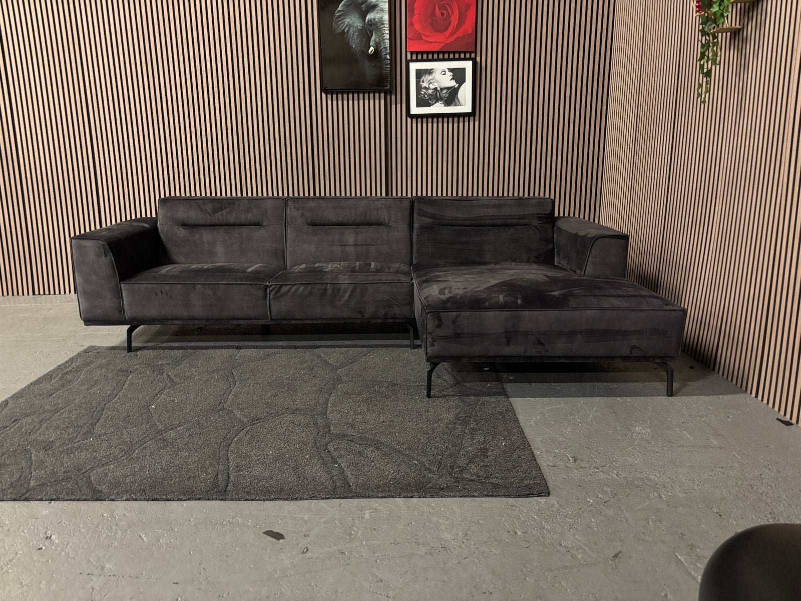 Foto 3 van GRATIS LEVERING Velvet Loungebank Zwart 305x160 GEREINIGD