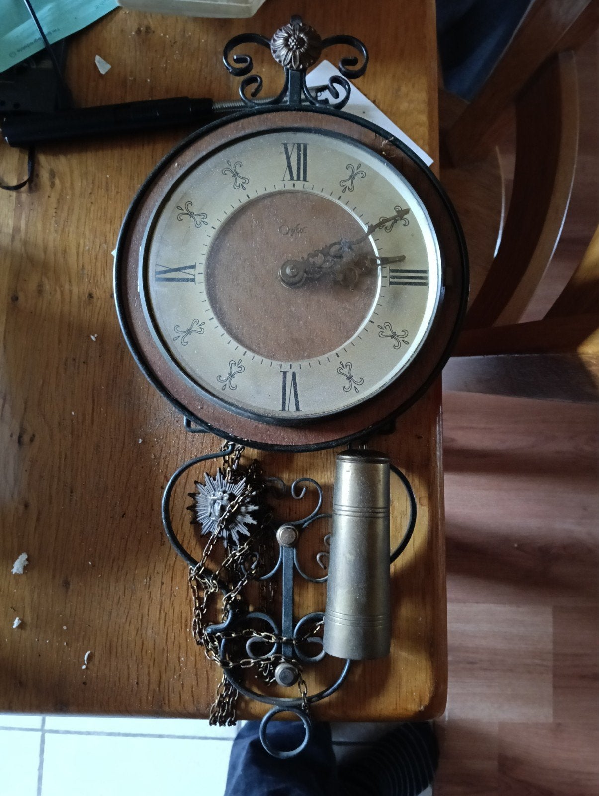 Oude hangklok met twee gewichten - defect, Antiek en Kunst, Ophalen of Verzenden