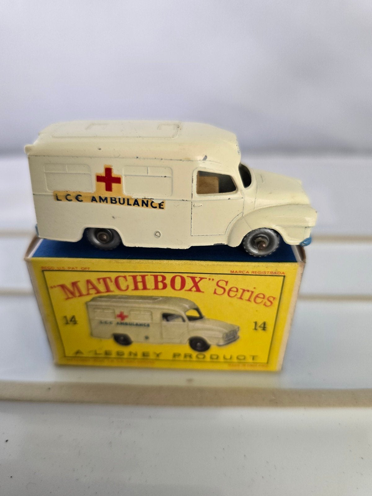 Vintage Matchbox Series 14c2 LCC Ambulance met doosje, Ophalen of Verzenden