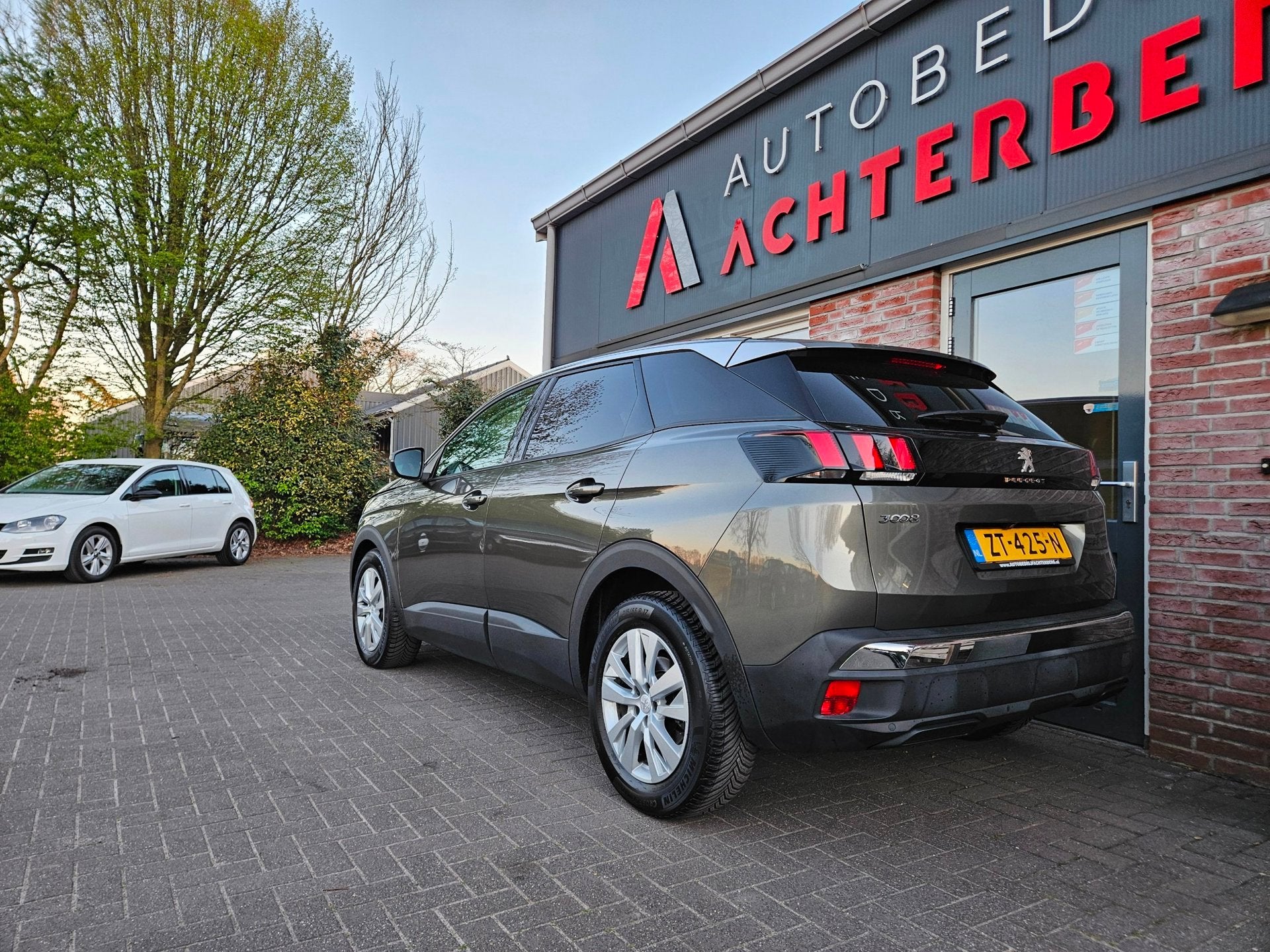 Peugeot 3008 1.2 PureTech Blue Lease Executive Camera! Airco, Voorwielaandrijving, Gebruikt, 1199 cc, Origineel Nederlands