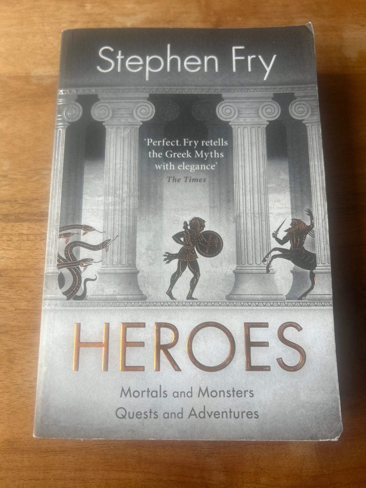 Heroes - Stephen Fry (Mortals and Monsters), Boeken, Ophalen of Verzenden, Gelezen