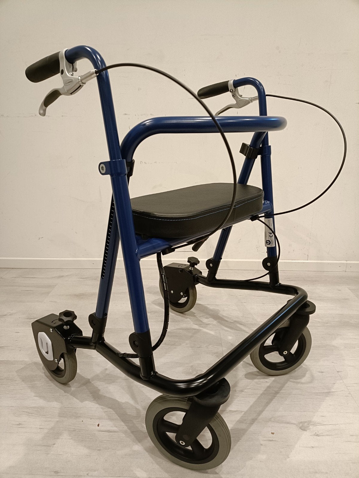 u-Motion Parkinson rollator + laser incl Servicebeurt ZGAN., Diversen, -, -, Ophalen of Verzenden, Zo goed als nieuw