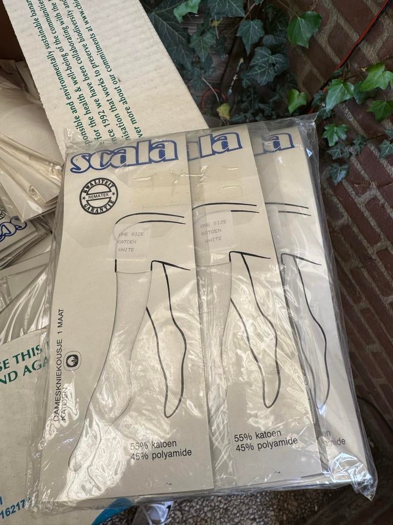 Honderden sokken en panty's in 1 koop, Overige kleuren, Nieuw, Overige maten, Ophalen
