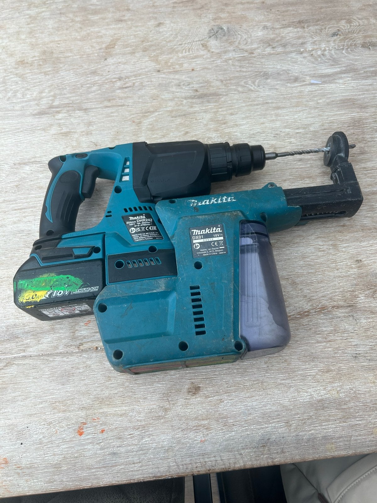 Makita DHR242 18V SDS-Plus Boorhamer met stofafzuiging, Gebruikt, Boor- en/of Breekhamer, Ophalen of Verzenden, Minder dan 400 watt