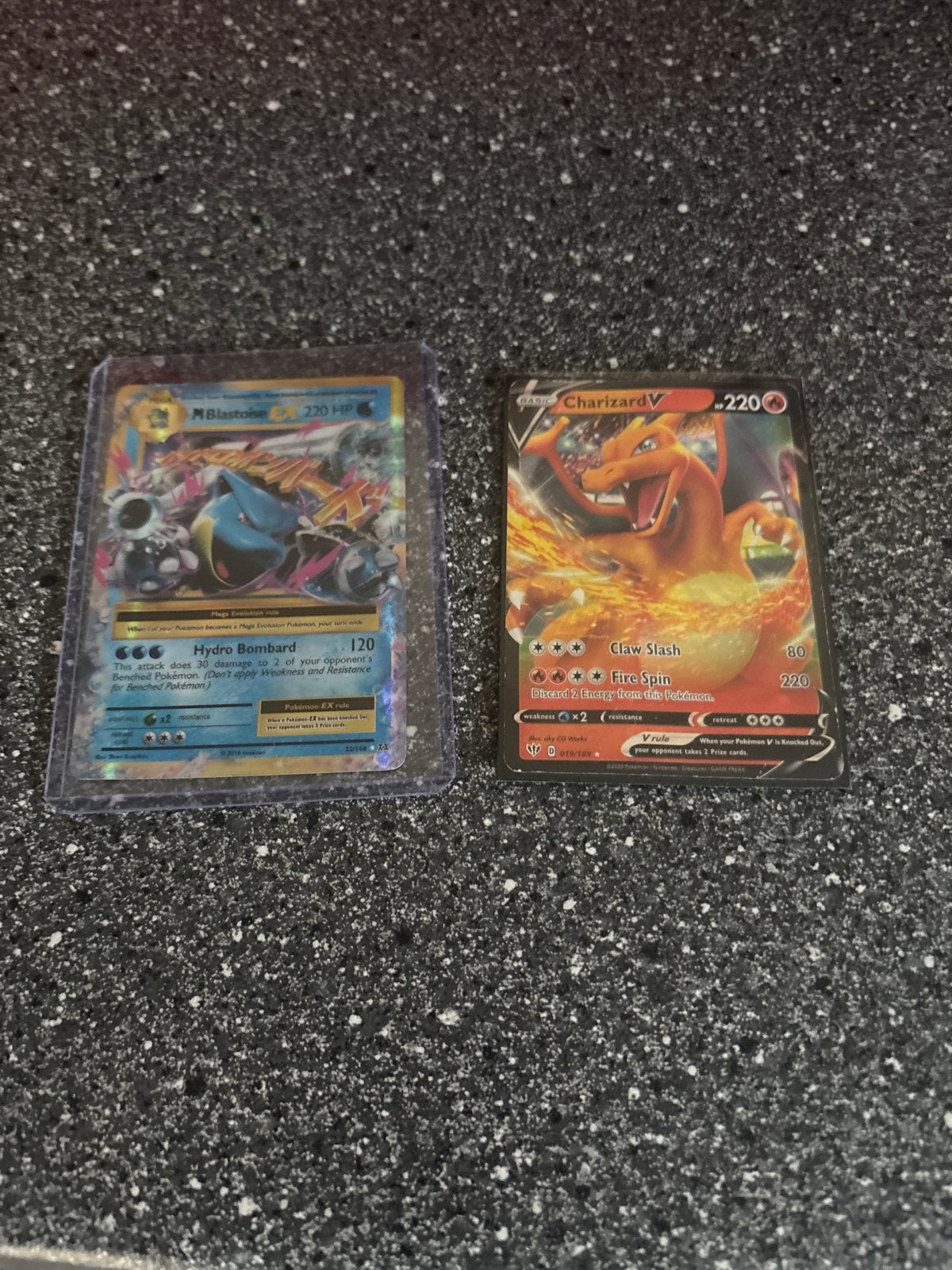 M Blastoise EX & Charizard V Pokémon kaarten, Ophalen of Verzenden, Zo goed als nieuw, Meerdere kaarten