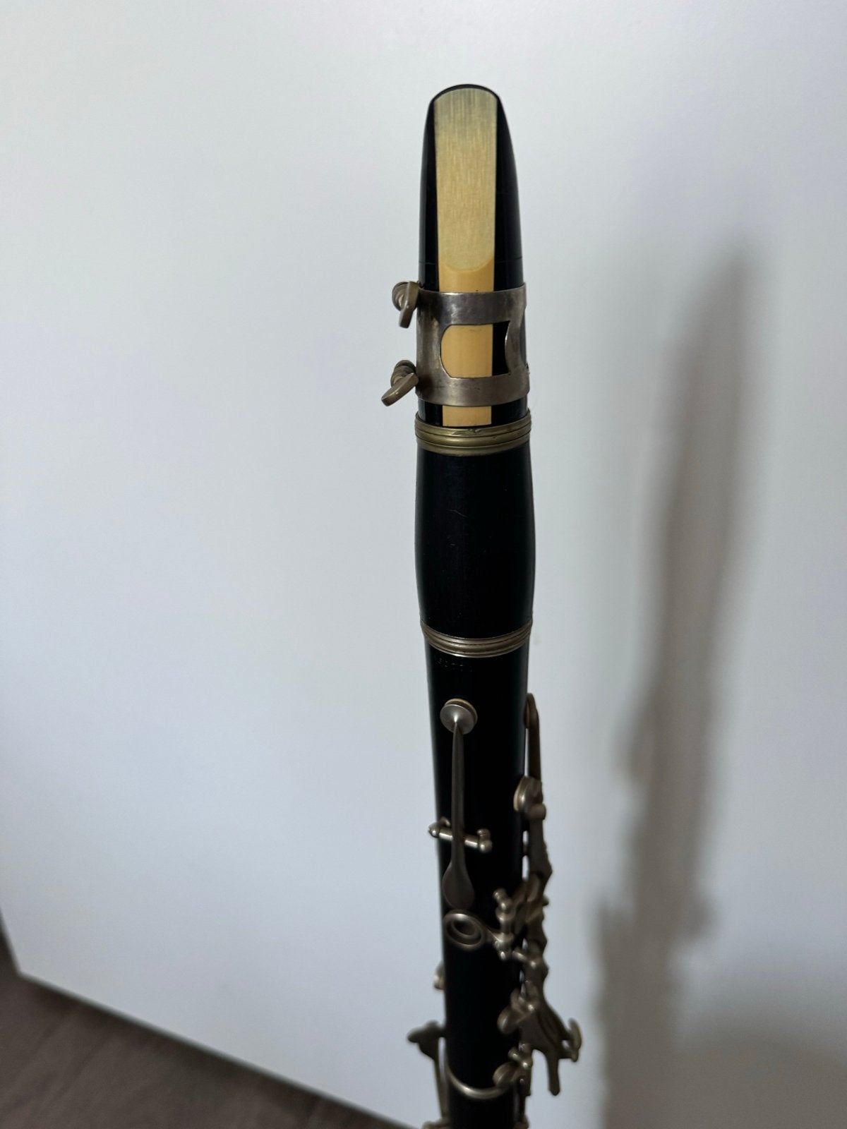 Oude klarinet met rietjes - Boosey & Hawkes Edgware, Muziek en Instrumenten, Blaasinstrumenten | Klarinetten, Ophalen of Verzenden