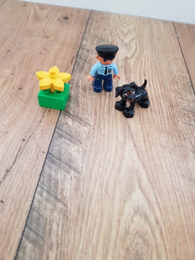Duplo Politieagent met hond en bloem, Inclusief minifiguren, Ophalen of Verzenden, Duplo, Complete set
