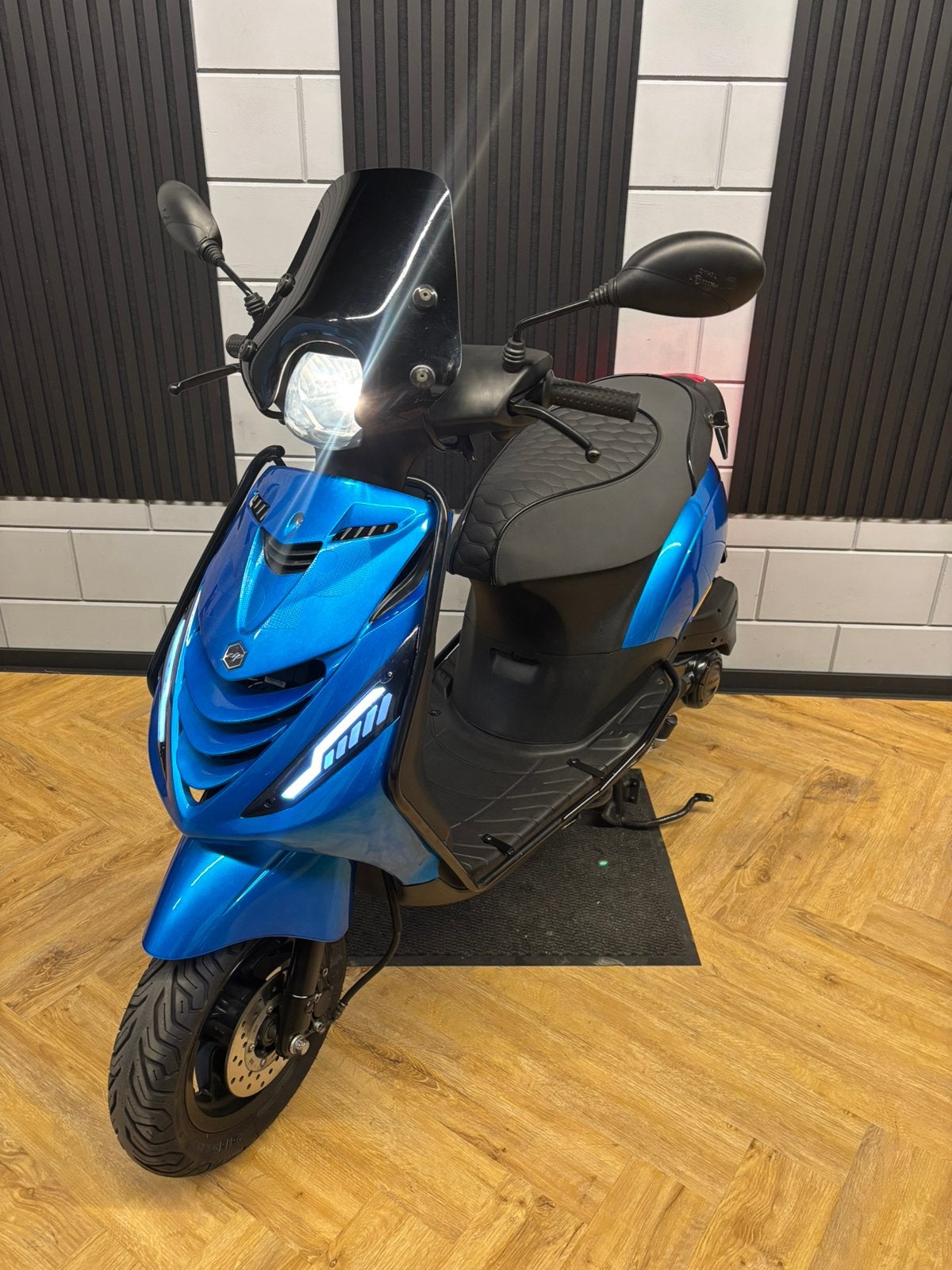 PIAGGIO ZIP 4T 3V BROM 2023 FULL OPTION ICE CANDY BLUE, Maximaal 45 km/u, Zip, Ophalen of Verzenden, Zo goed als nieuw