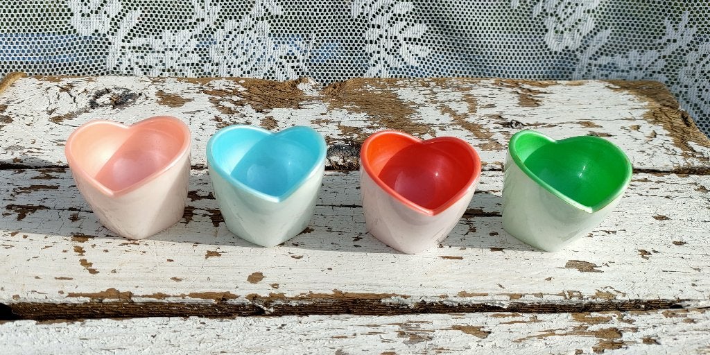 4 Oude eierdopjes van DBGM voor feesttafel / Vintage, Kunststof, Overige typen, Ophalen of Verzenden, Zo goed als nieuw