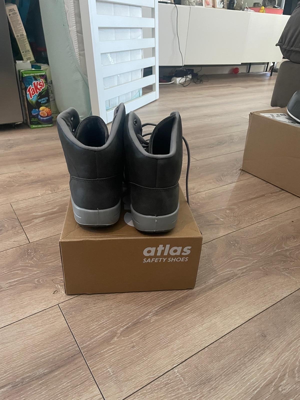 Nieuwe Atlas en Grisport veiligheidsschoenen, maat 45, Doe-het-zelf en Verbouw, Veiligheidskleding, Ophalen of Verzenden, Nieuw