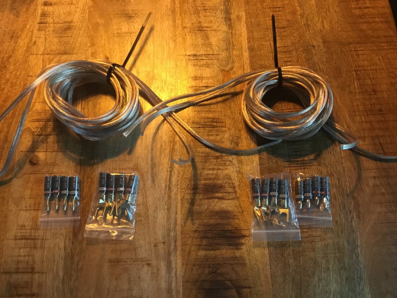 Luidsprekerkabels eventueel met banaan/spade stekkers., Ophalen of Verzenden, Zo goed als nieuw, 2 tot 5 meter, Luidsprekerkabel