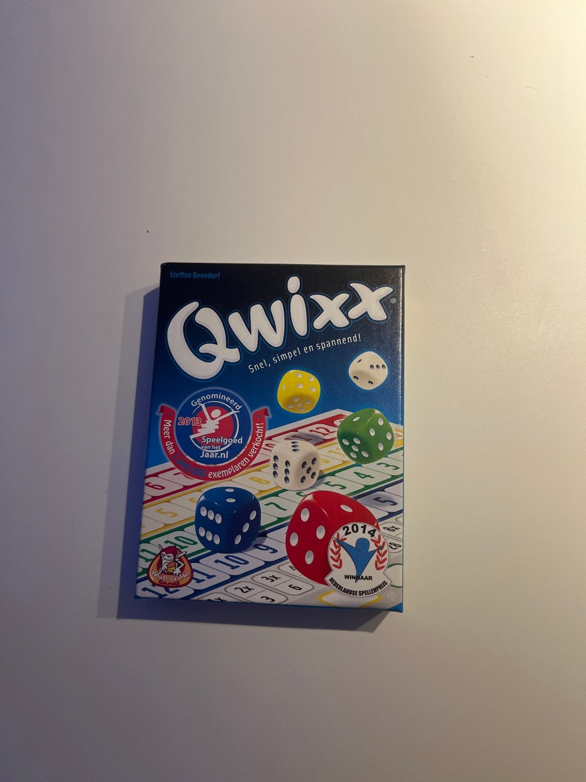 Qwixx: Snel, simpel en spannend dobbelspel, Drie of vier spelers, Ophalen of Verzenden, Zo goed als nieuw, Reisspel