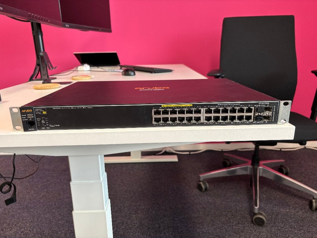 Aruba 2530-24G PoE+ switch J9773A, Ophalen of Verzenden, Gebruikt