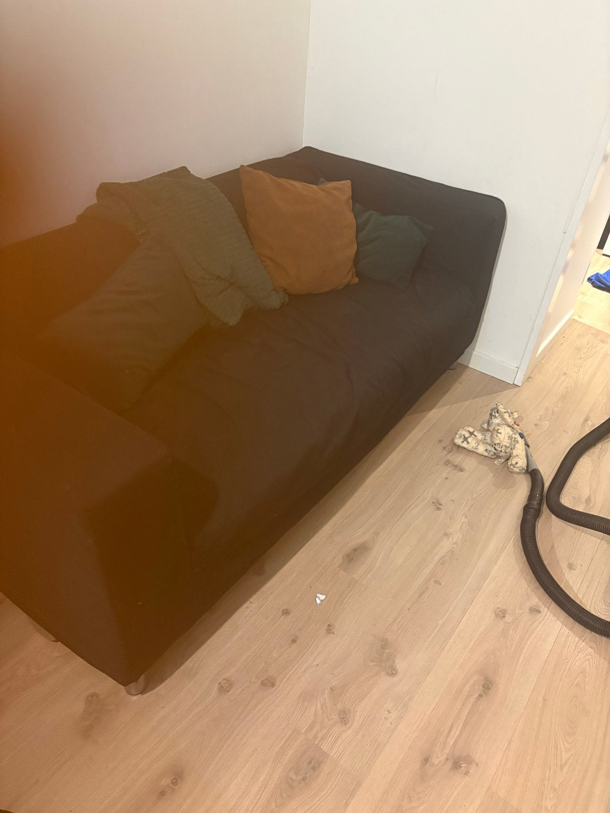 Comfortabele zwarte tweezitsbank, Huis en Inrichting, Banken | Bankstellen, Ophalen, Gebruikt, 150 tot 200 cm, Tweepersoons